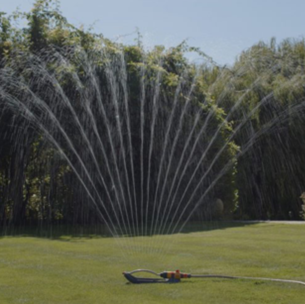 Hozelock Rectangular Sprinkler Plus - 220m2